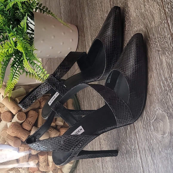 Steve Madden Shoes - NEW Steve Madden Black Snake Heels